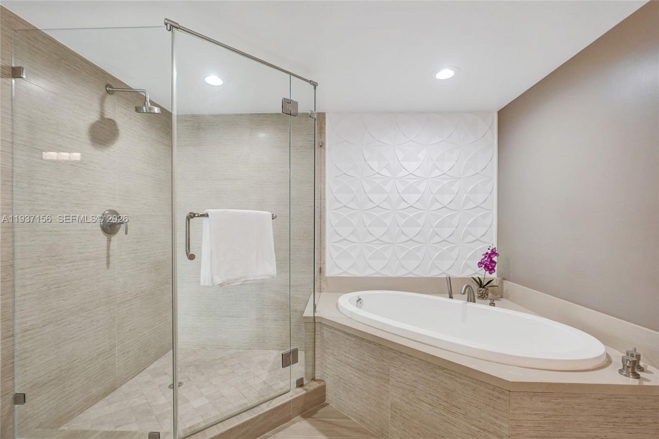 7930 East Dr , Unit 1806, North Bay Village, FL 33141 Photo