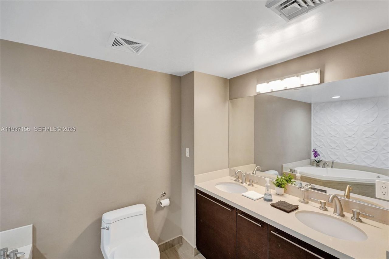 7930 East Dr , Unit 1806, North Bay Village, FL 33141 Photo