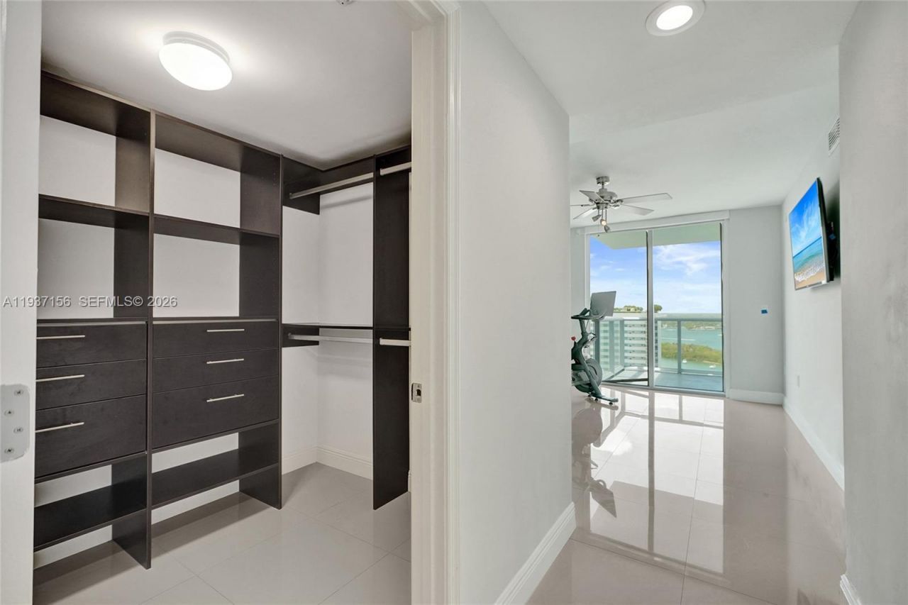 7930 East Dr , Unit 1806, North Bay Village, FL 33141 Photo