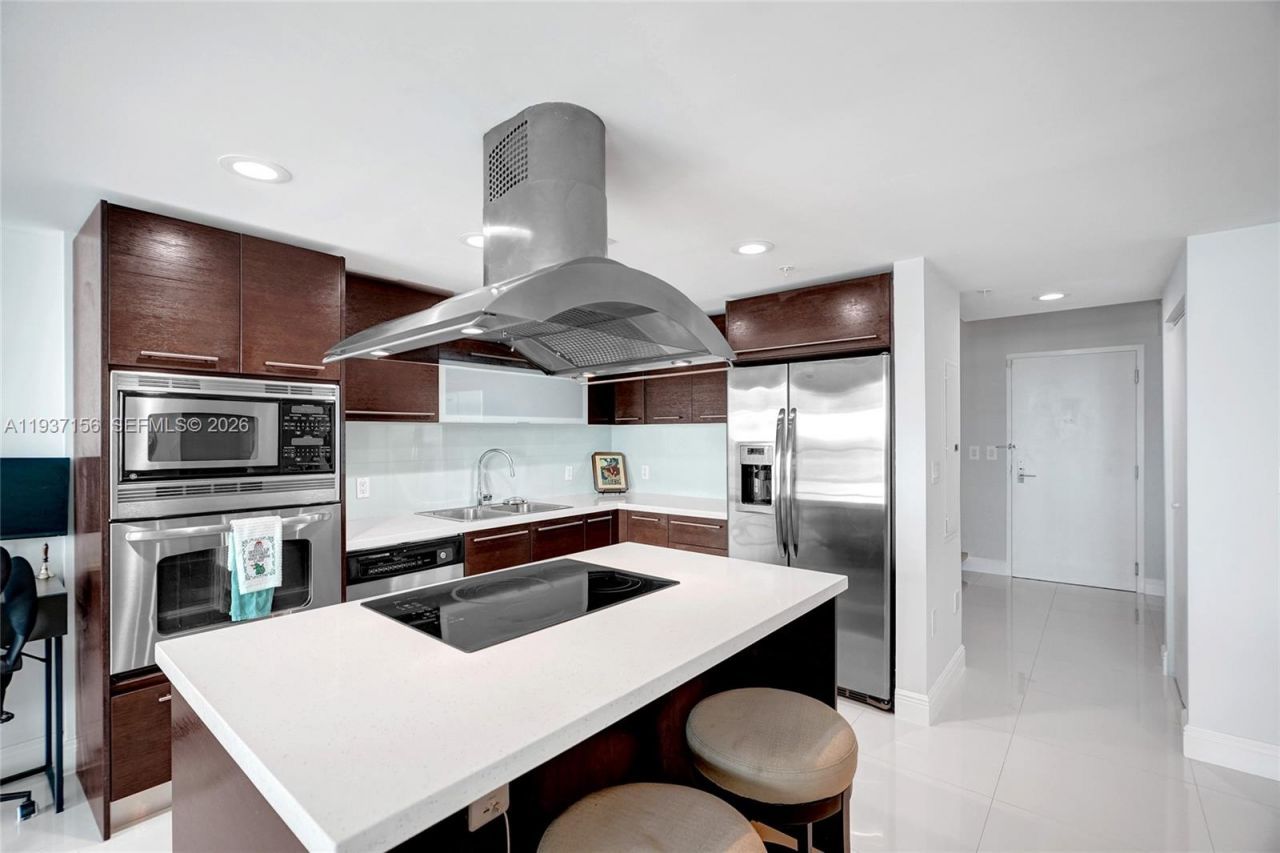 7930 East Dr , Unit 1806, North Bay Village, FL 33141 Photo