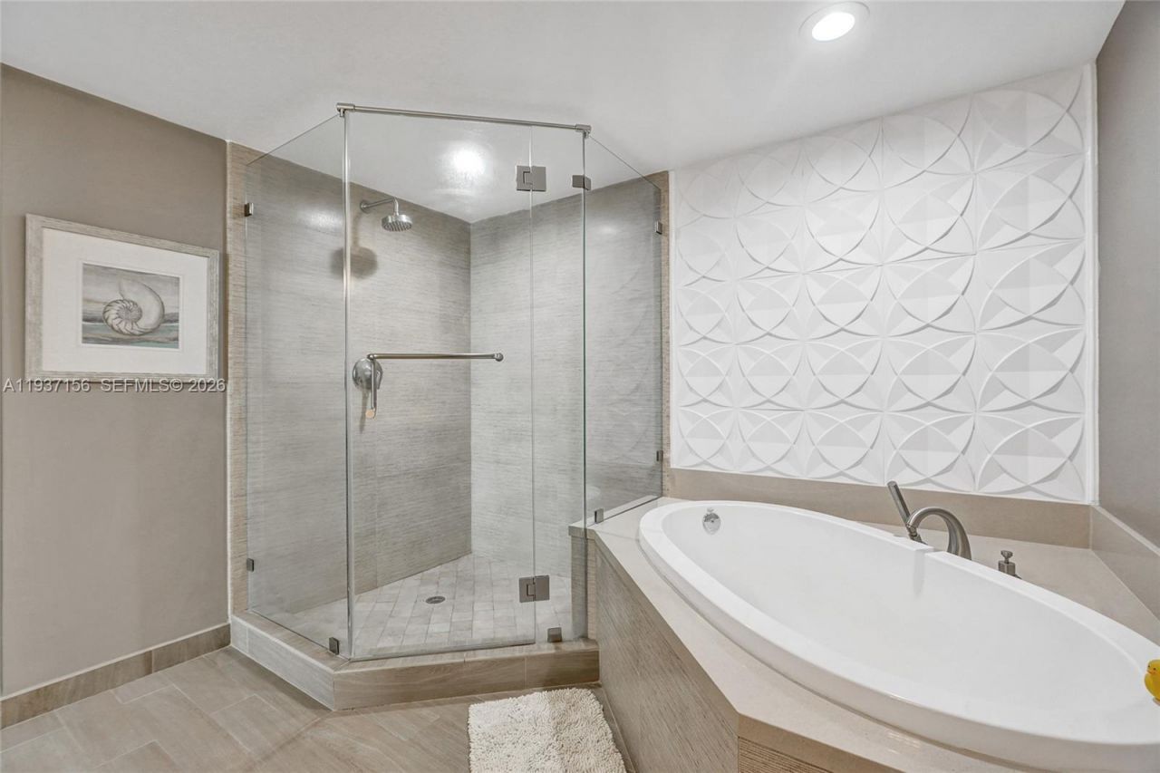 7930 East Dr , Unit 1806, North Bay Village, FL 33141 Photo