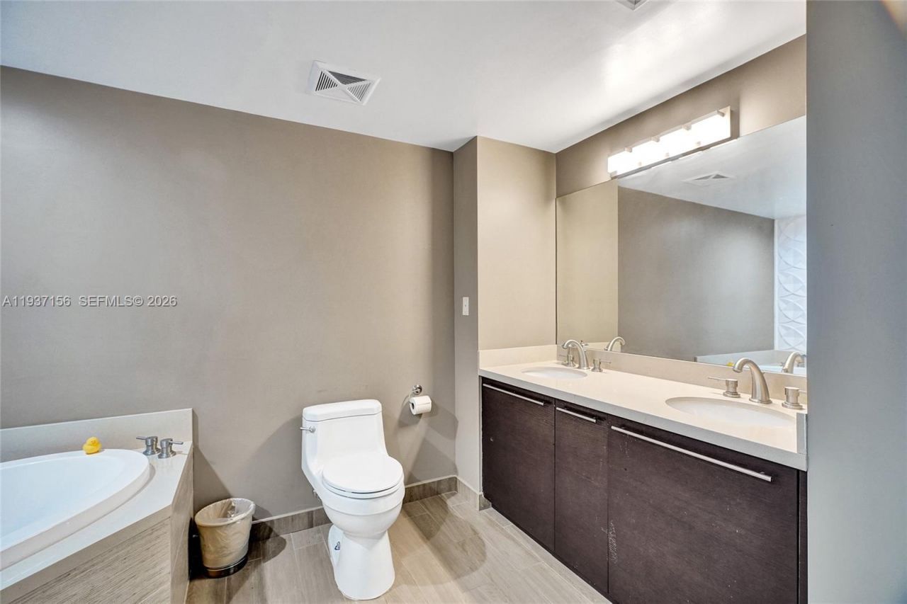 7930 East Dr , Unit 1806, North Bay Village, FL 33141 Photo