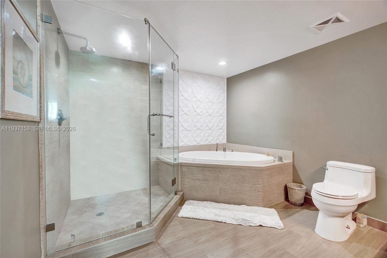 7930 East Dr , Unit 1806, North Bay Village, FL 33141 Photo