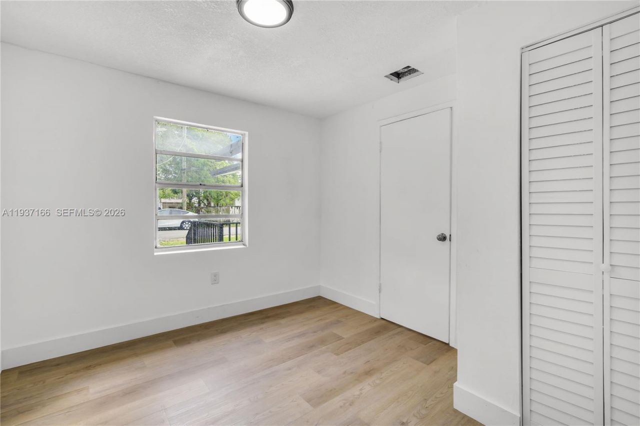 2443 NW 55th St, Miami, FL 33142 Photo