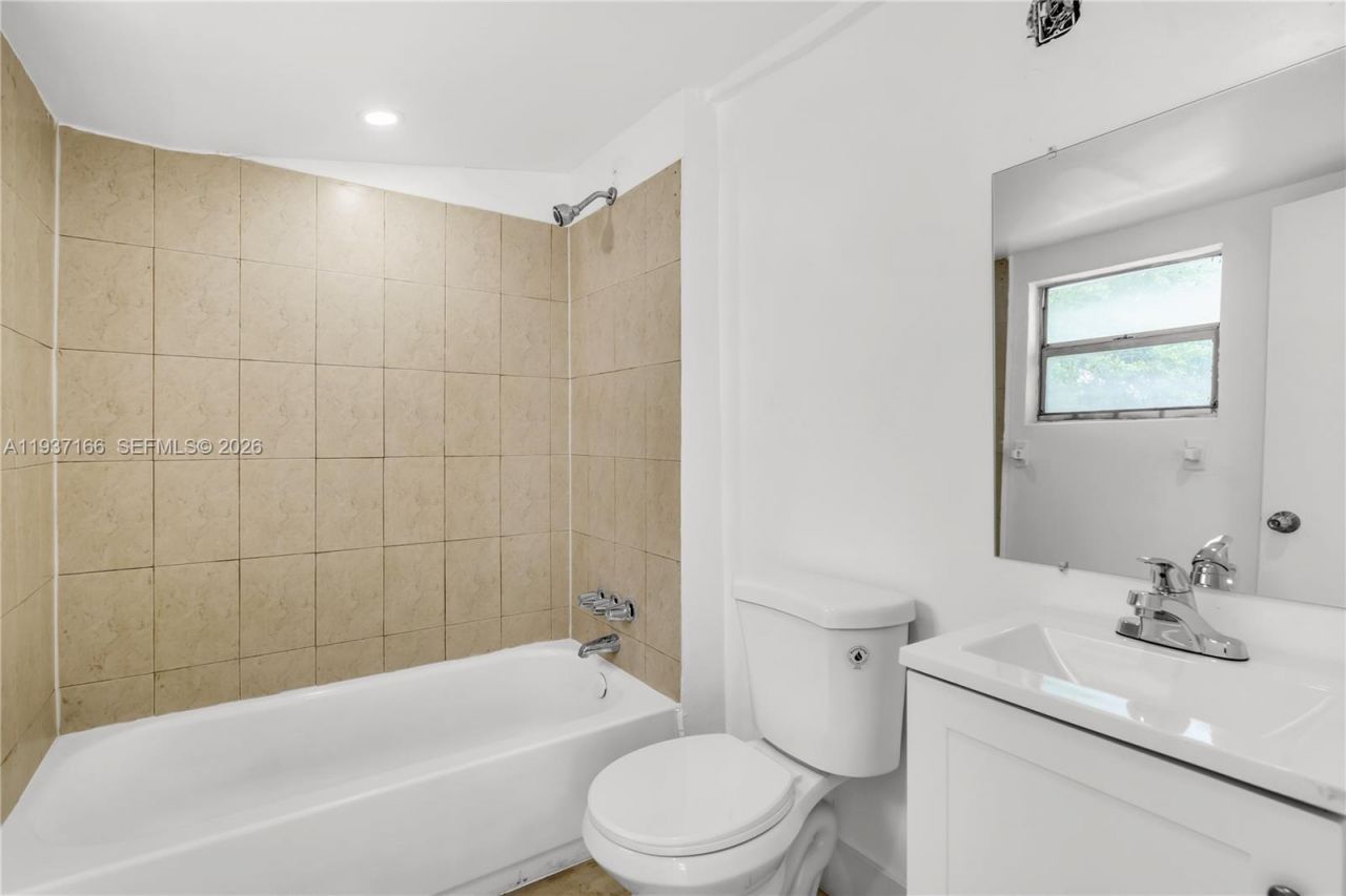 2443 NW 55th St, Miami, FL 33142 Photo