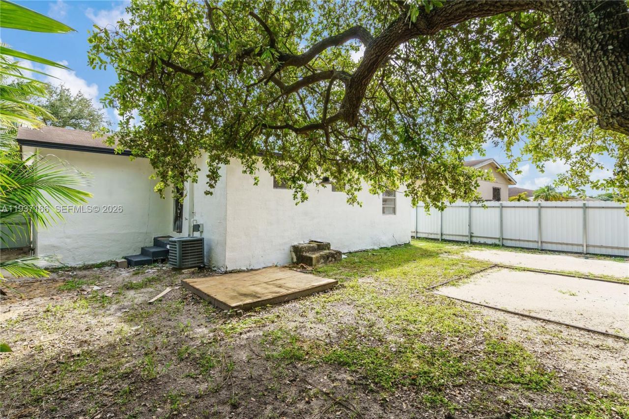 2443 NW 55th St, Miami, FL 33142 Photo