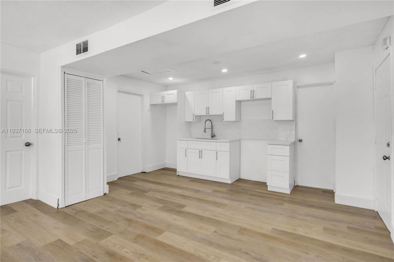 2443 NW 55th St, Miami, FL 33142 Photo