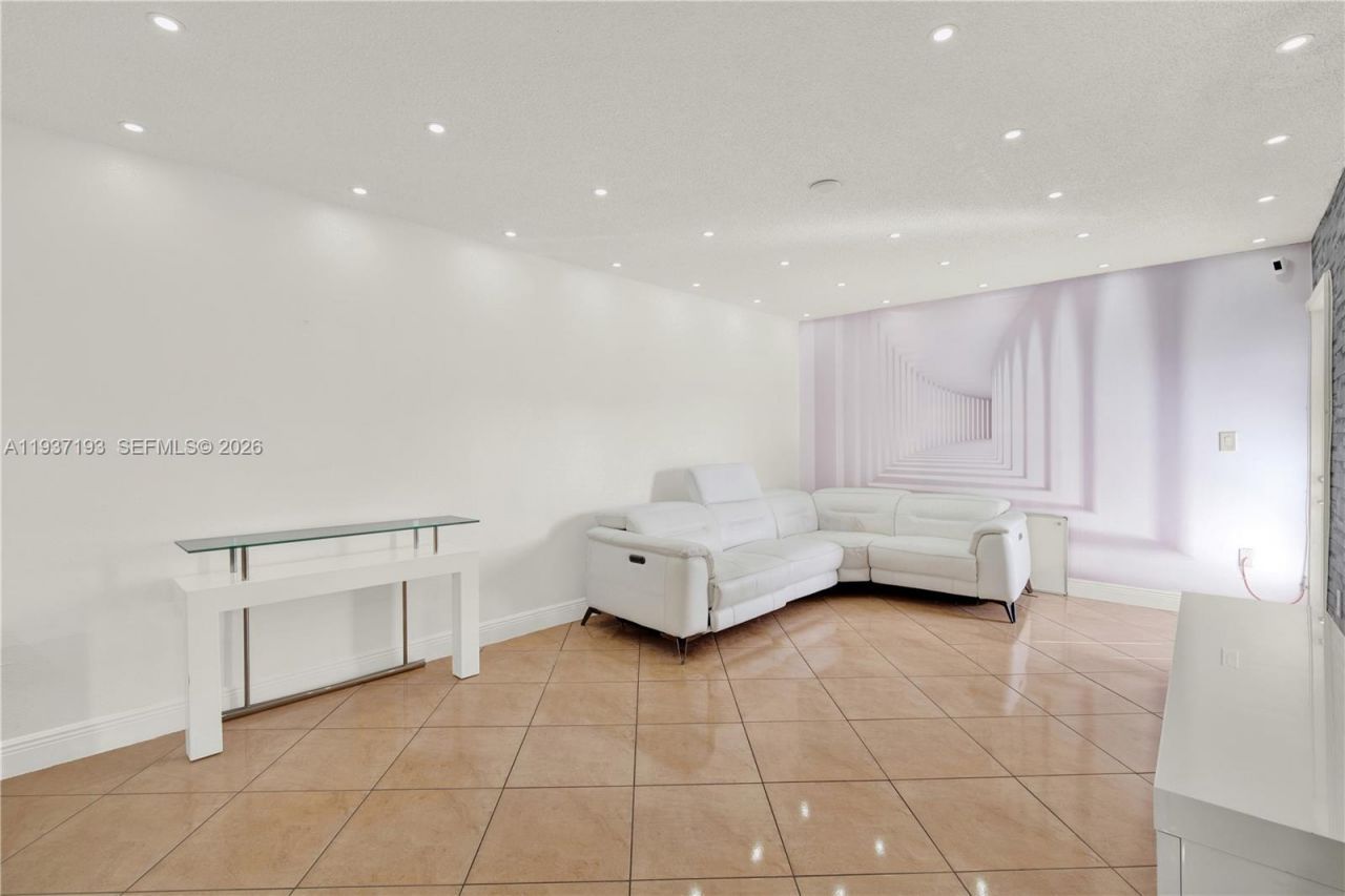 5665 W 20th Ave, Unit 415, Hialeah, FL 33012 Photo