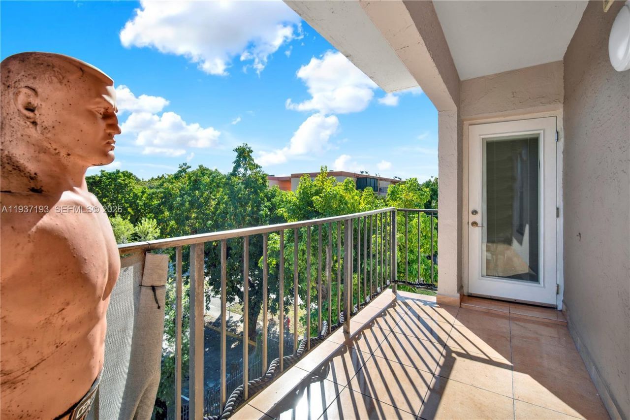 5665 W 20th Ave, Unit 415, Hialeah, FL 33012 Photo