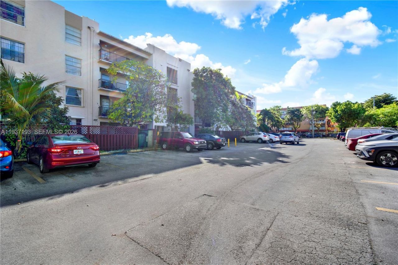 5665 W 20th Ave, Unit 415, Hialeah, FL 33012 Photo