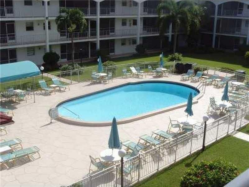 580 Egret Dr, Unit 302, Hallandale Beach, FL 33009 Photo