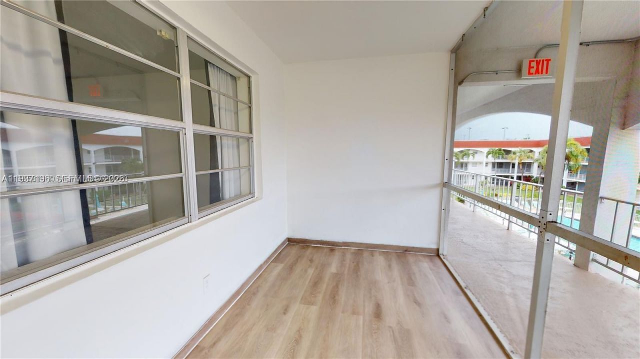 580 Egret Dr, Unit 302, Hallandale Beach, FL 33009 Photo