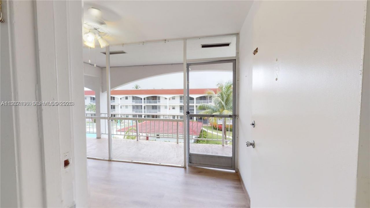 580 Egret Dr, Unit 302, Hallandale Beach, FL 33009 Photo