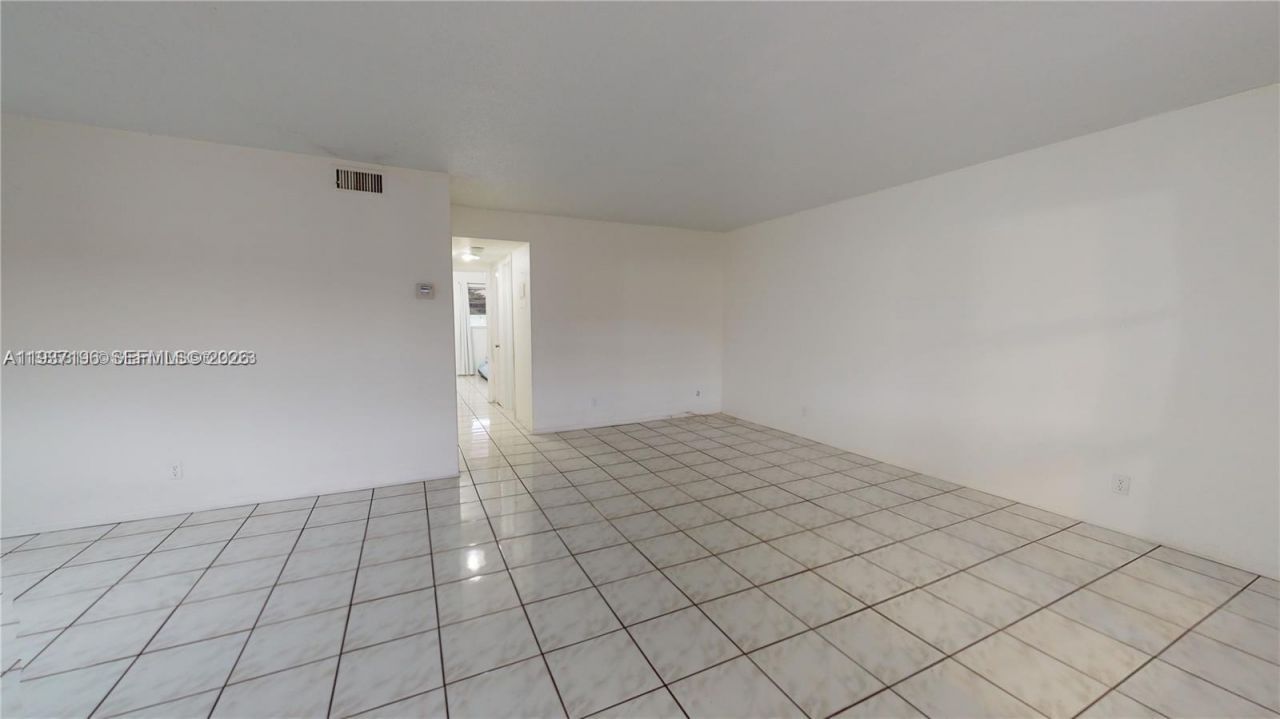 580 Egret Dr, Unit 302, Hallandale Beach, FL 33009 Photo