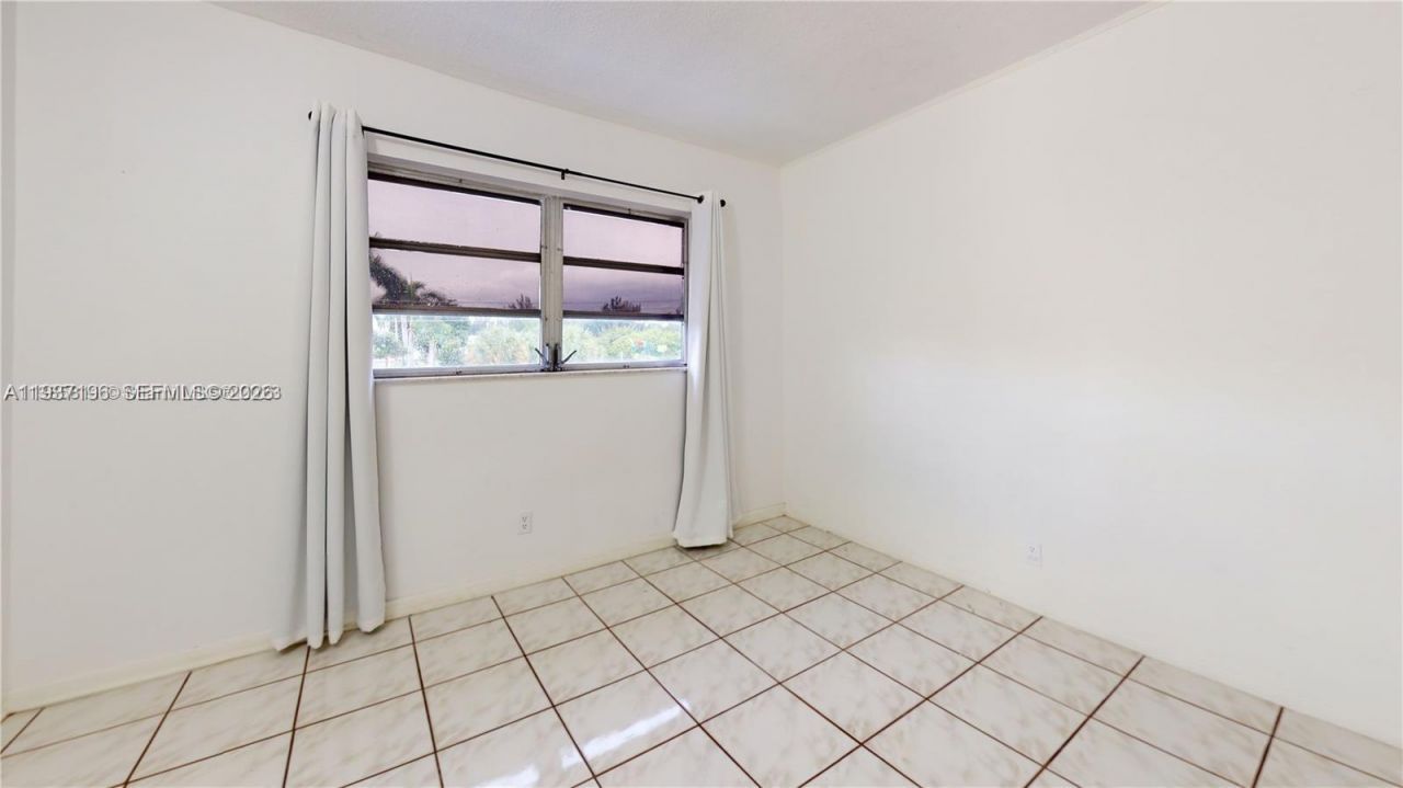580 Egret Dr, Unit 302, Hallandale Beach, FL 33009 Photo