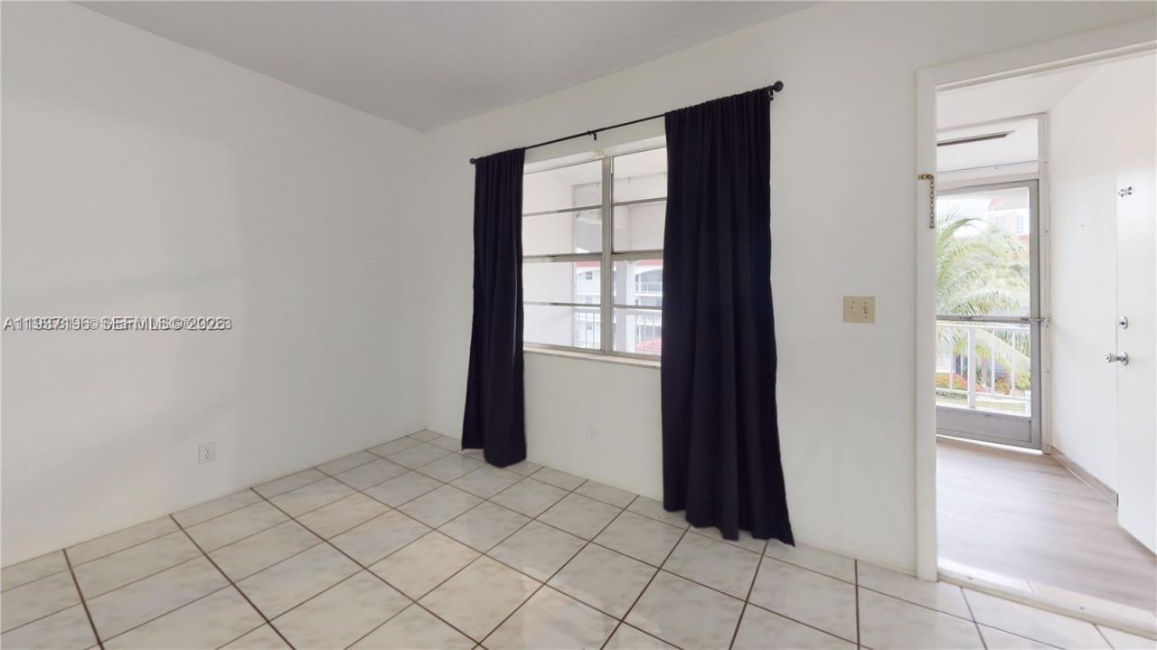 580 Egret Dr, Unit 302, Hallandale Beach, FL 33009 Photo