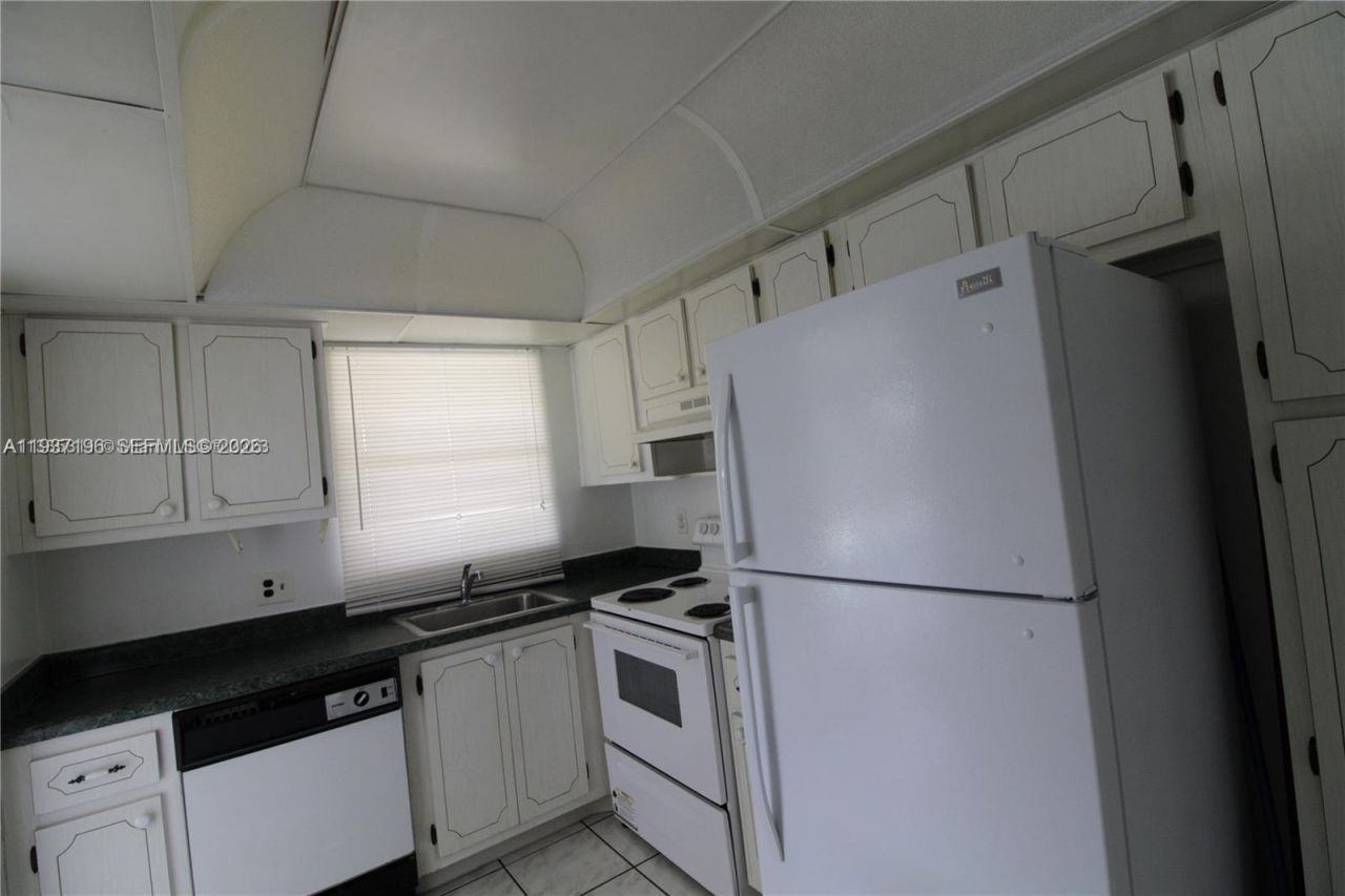 580 Egret Dr, Unit 302, Hallandale Beach, FL 33009 Photo