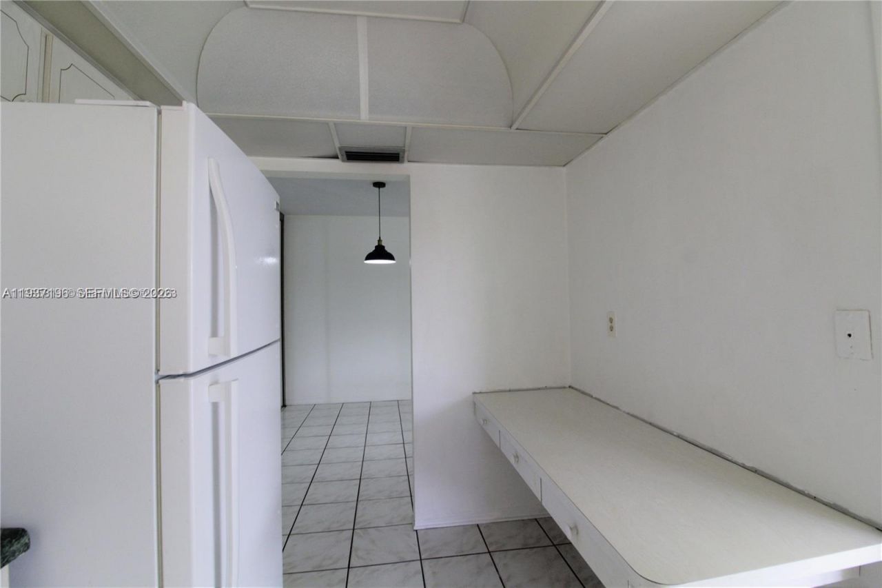 580 Egret Dr, Unit 302, Hallandale Beach, FL 33009 Photo