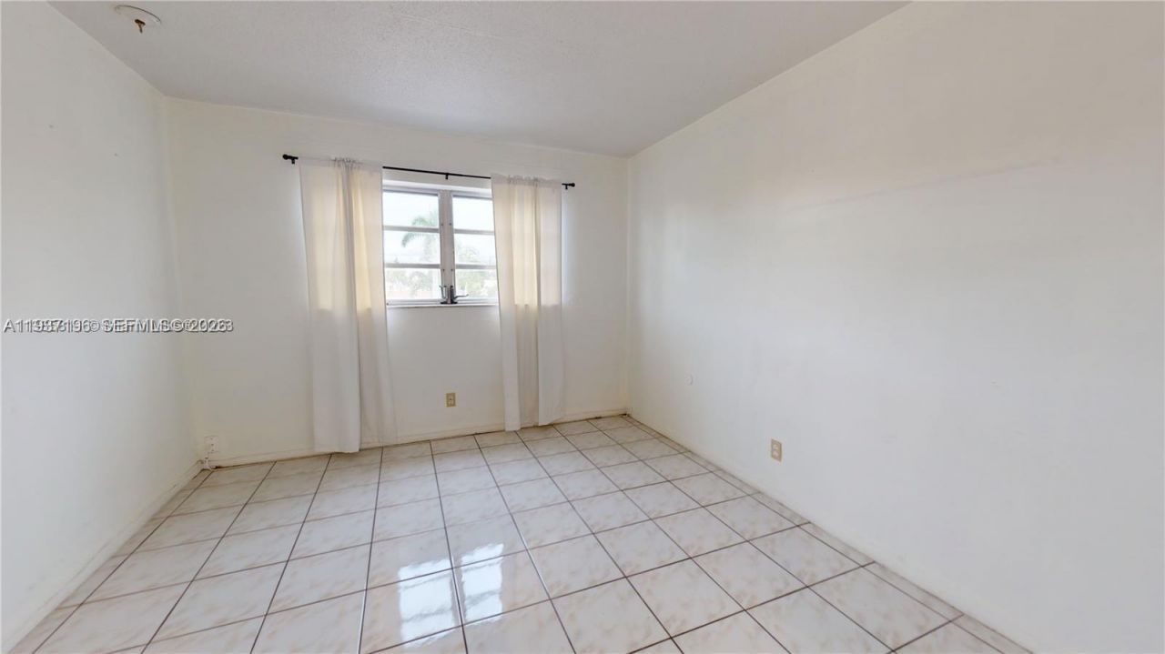580 Egret Dr, Unit 302, Hallandale Beach, FL 33009 Photo