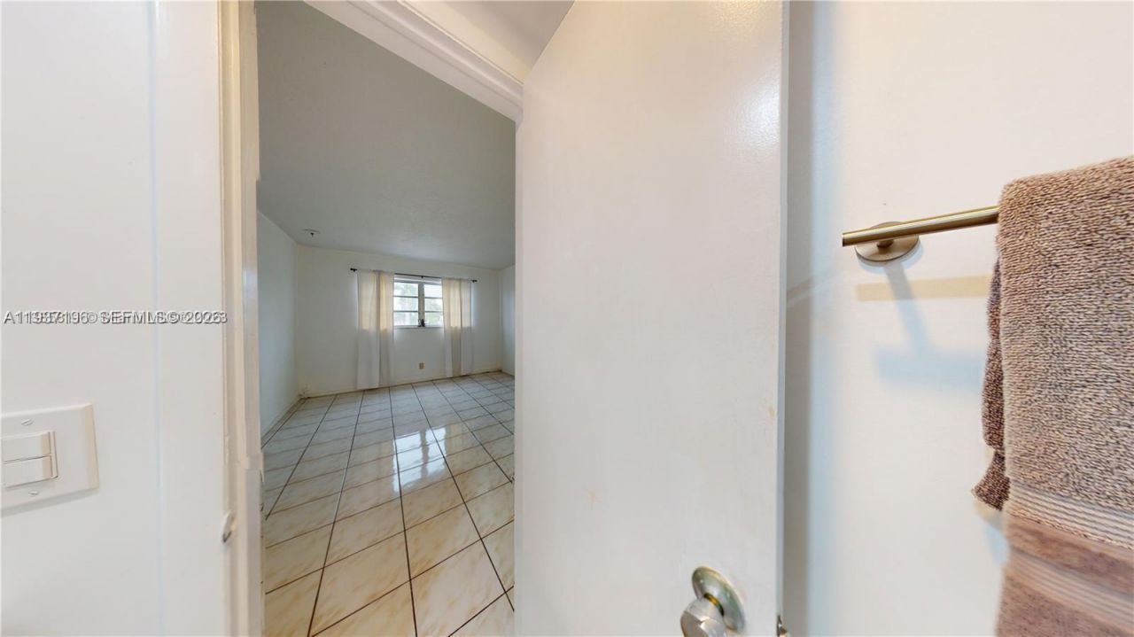 580 Egret Dr, Unit 302, Hallandale Beach, FL 33009 Photo