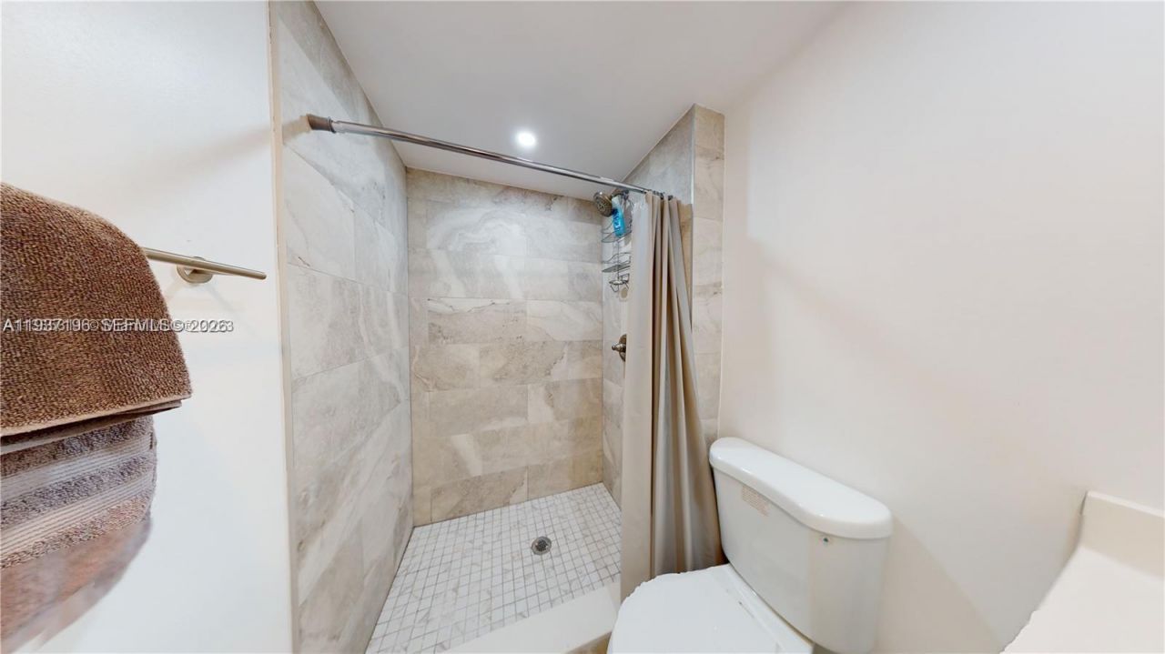 580 Egret Dr, Unit 302, Hallandale Beach, FL 33009 Photo