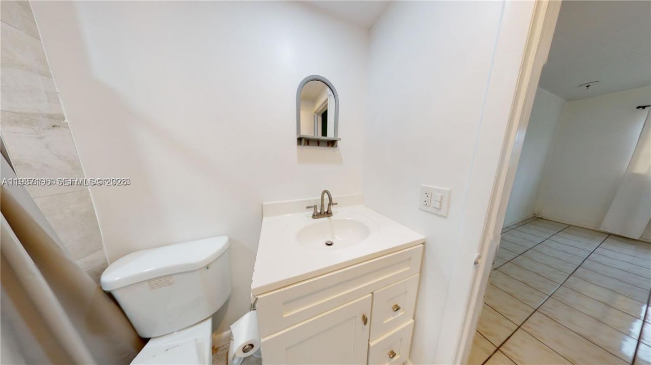580 Egret Dr, Unit 302, Hallandale Beach, FL 33009 Photo