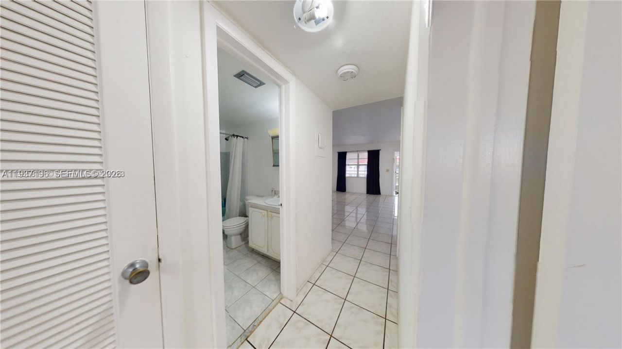 580 Egret Dr, Unit 302, Hallandale Beach, FL 33009 Photo