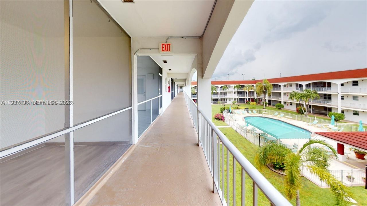 580 Egret Dr, Unit 302, Hallandale Beach, FL 33009 Photo