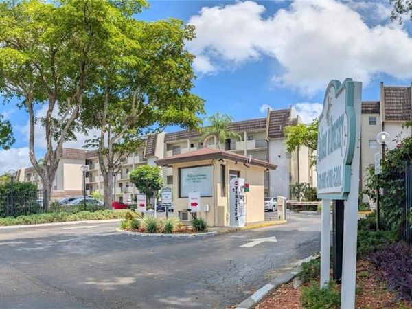 6080 NW 44th St , Unit 305, Lauderhill, FL 33319