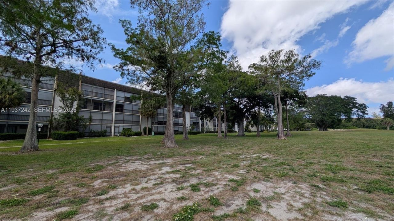 6080 NW 44th St , Unit 305, Lauderhill, FL 33319 Photo