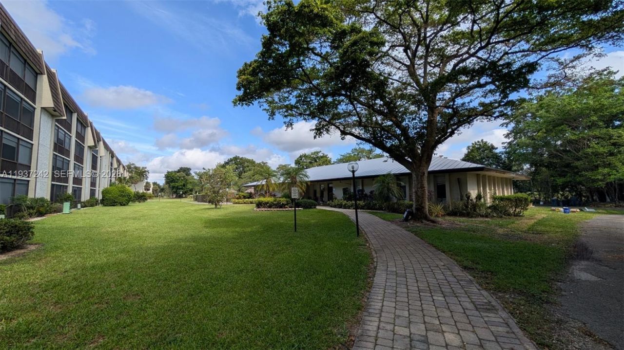 6080 NW 44th St , Unit 305, Lauderhill, FL 33319 Photo