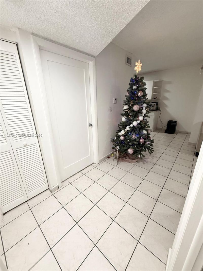 3262 W 70th St, Unit 101, Hialeah, FL 33018 Photo