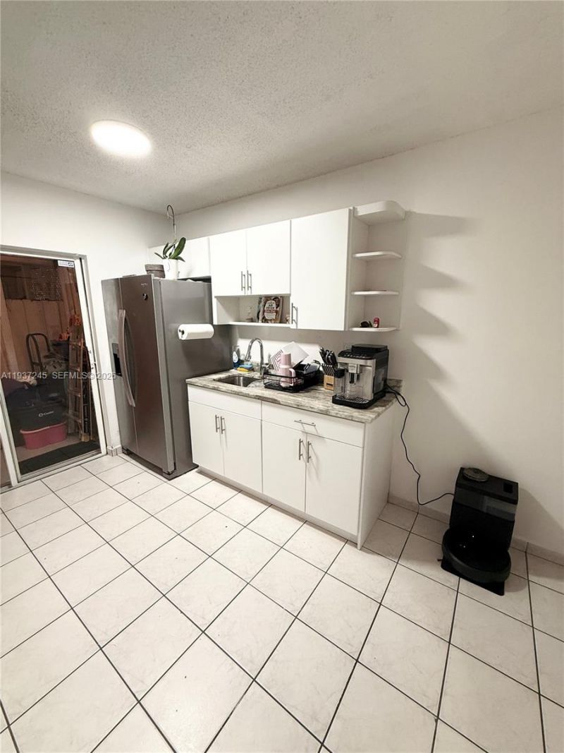 3262 W 70th St, Unit 101, Hialeah, FL 33018 Photo