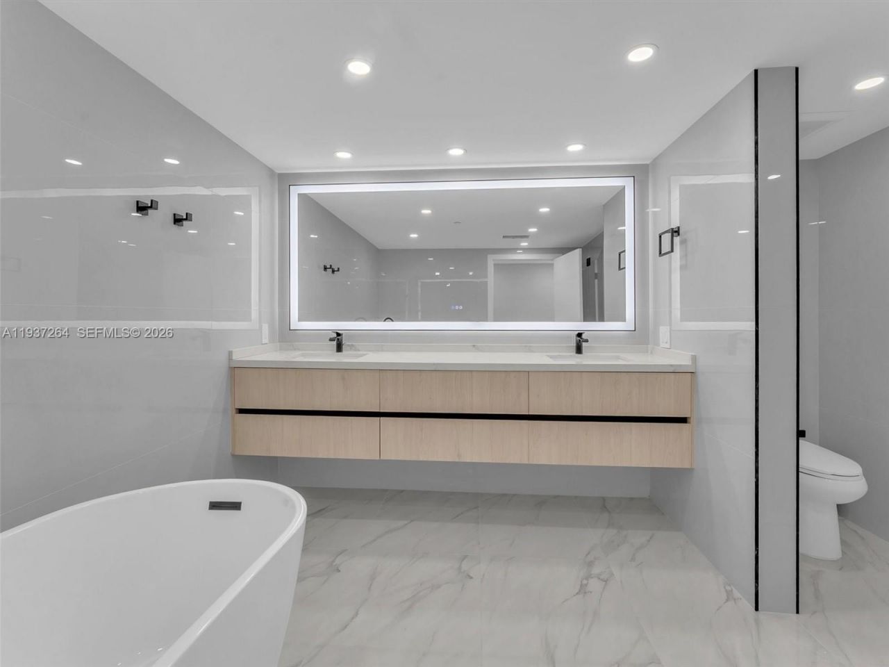 19707 Turnberry Way , Unit 25D, Aventura, FL 33180 Photo