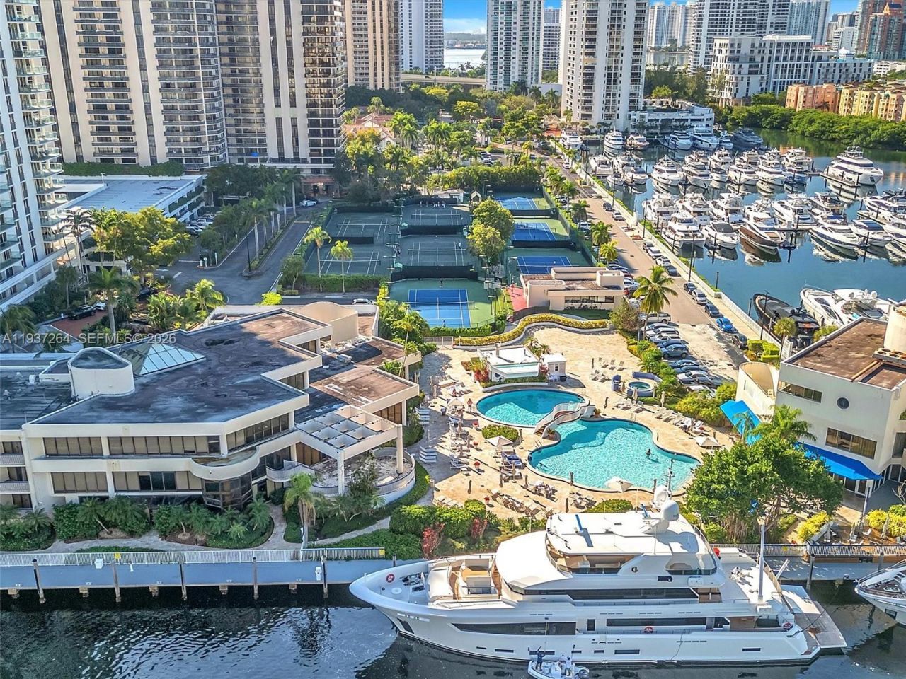 19707 Turnberry Way , Unit 25D, Aventura, FL 33180 Photo