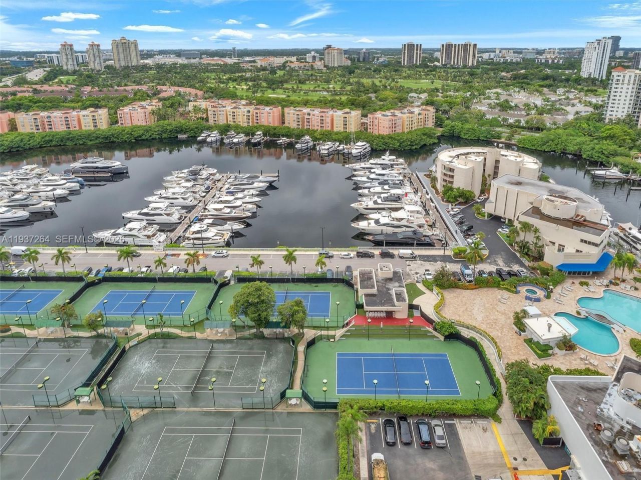 19707 Turnberry Way , Unit 25D, Aventura, FL 33180 Photo