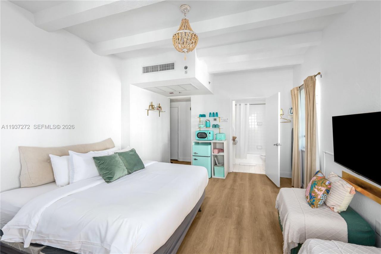 4130 Collins Ave, Unit 703, Miami Beach, FL 33140 Photo