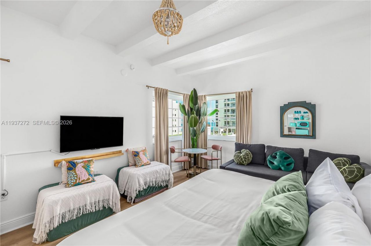 4130 Collins Ave, Unit 703, Miami Beach, FL 33140 Photo