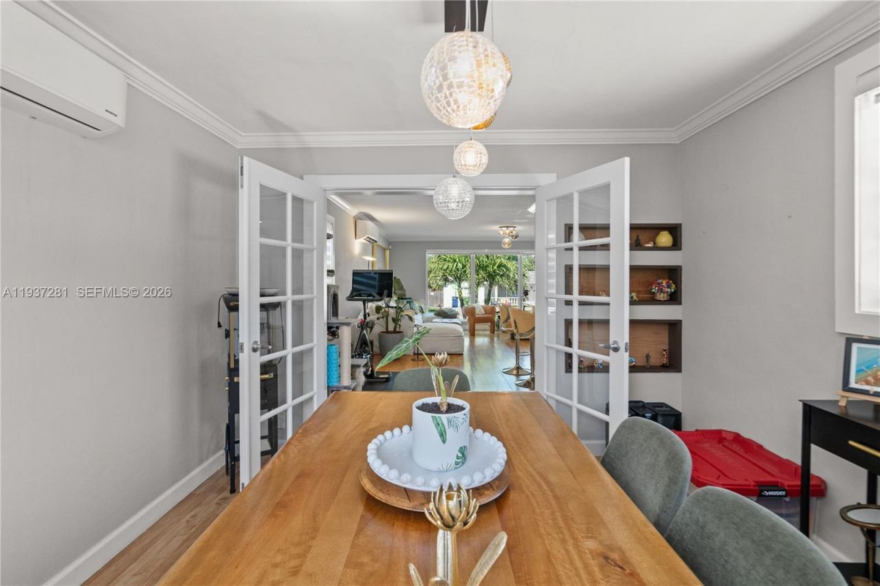 1016 NE 4th Ct, Hallandale Beach, FL 33009 Photo