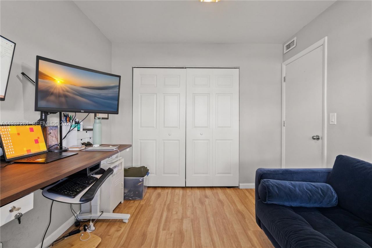 1016 NE 4th Ct, Hallandale Beach, FL 33009 Photo