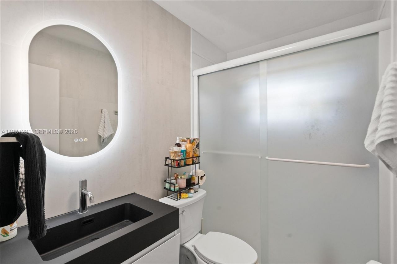 1016 NE 4th Ct, Hallandale Beach, FL 33009 Photo