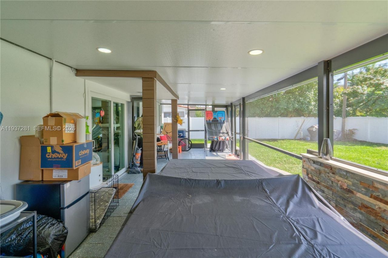 1016 NE 4th Ct, Hallandale Beach, FL 33009 Photo