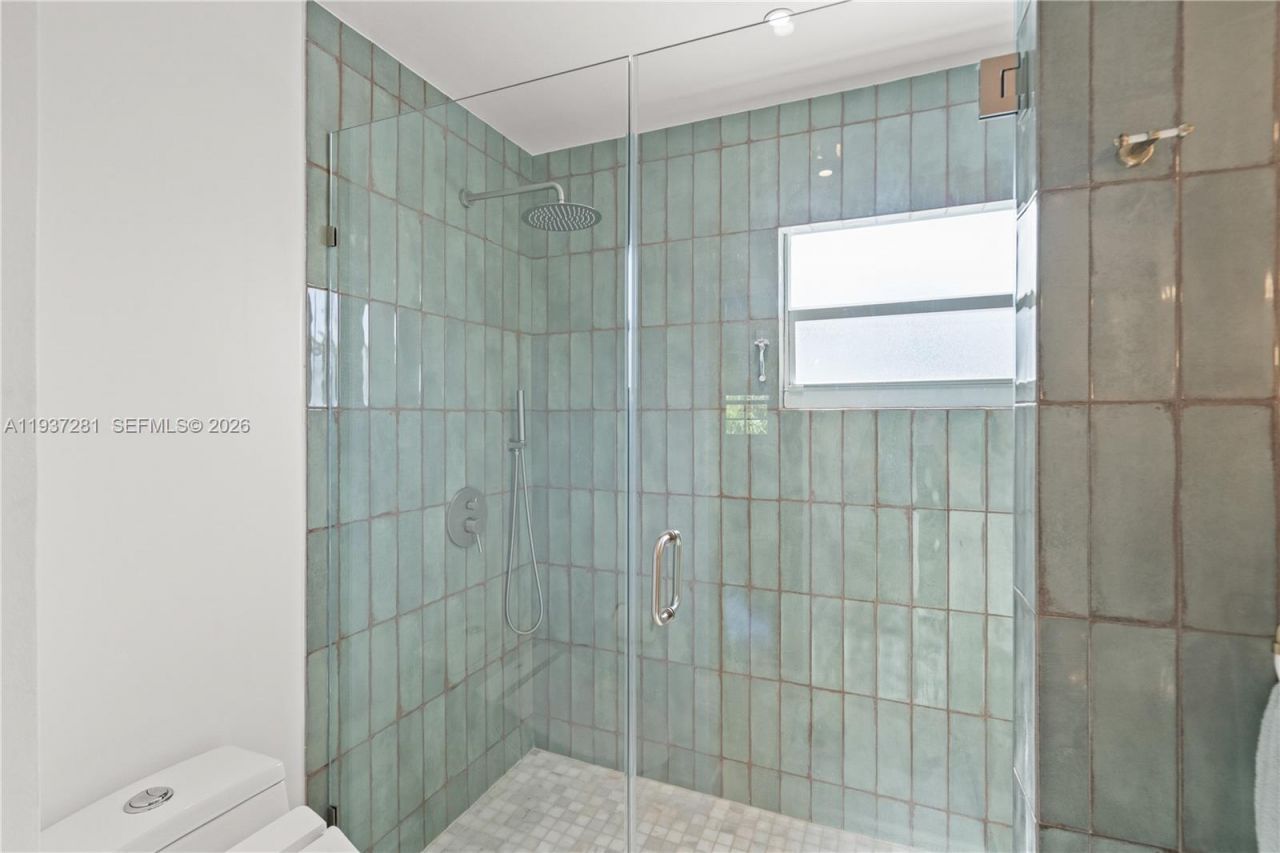 1016 NE 4th Ct, Hallandale Beach, FL 33009 Photo