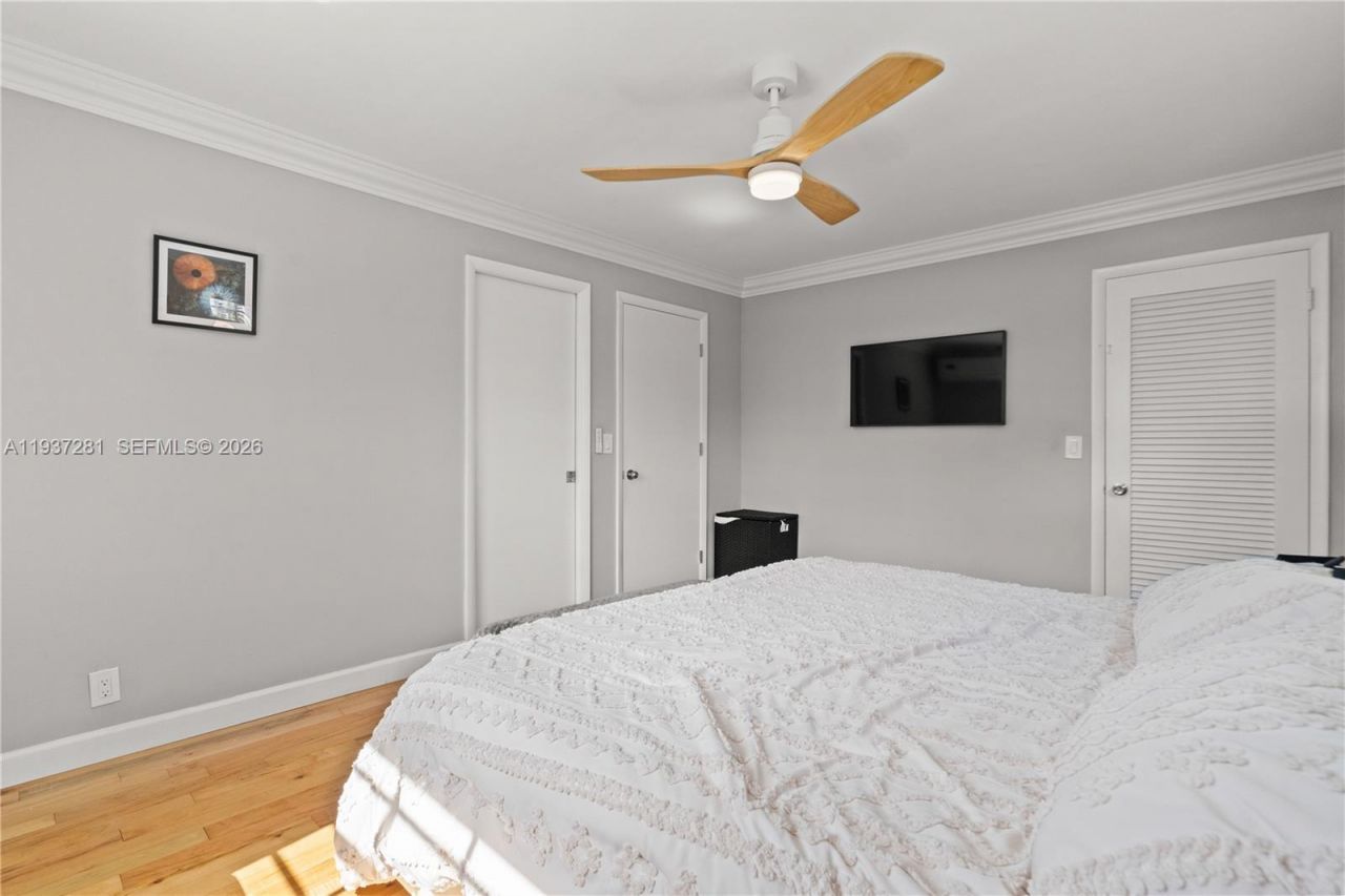 1016 NE 4th Ct, Hallandale Beach, FL 33009 Photo