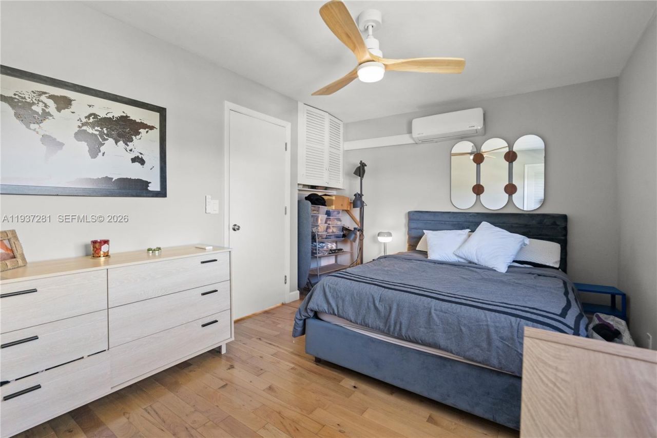 1016 NE 4th Ct, Hallandale Beach, FL 33009 Photo