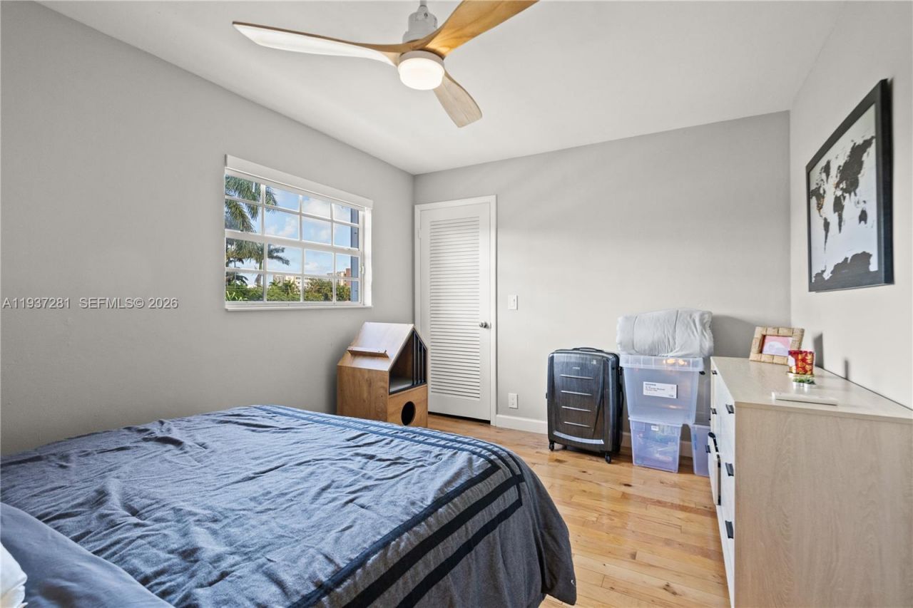 1016 NE 4th Ct, Hallandale Beach, FL 33009 Photo