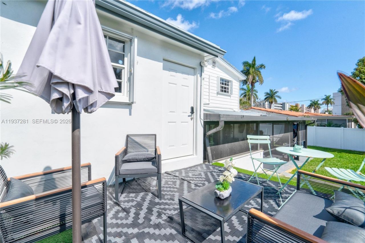 1016 NE 4th Ct, Hallandale Beach, FL 33009 Photo