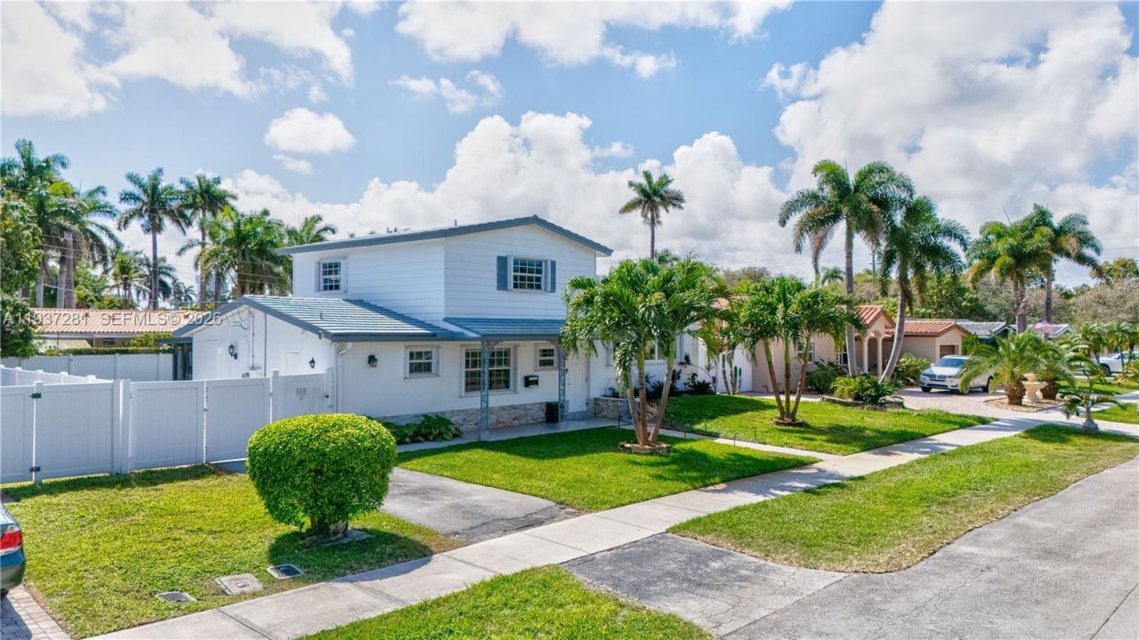 1016 NE 4th Ct, Hallandale Beach, FL 33009 Photo