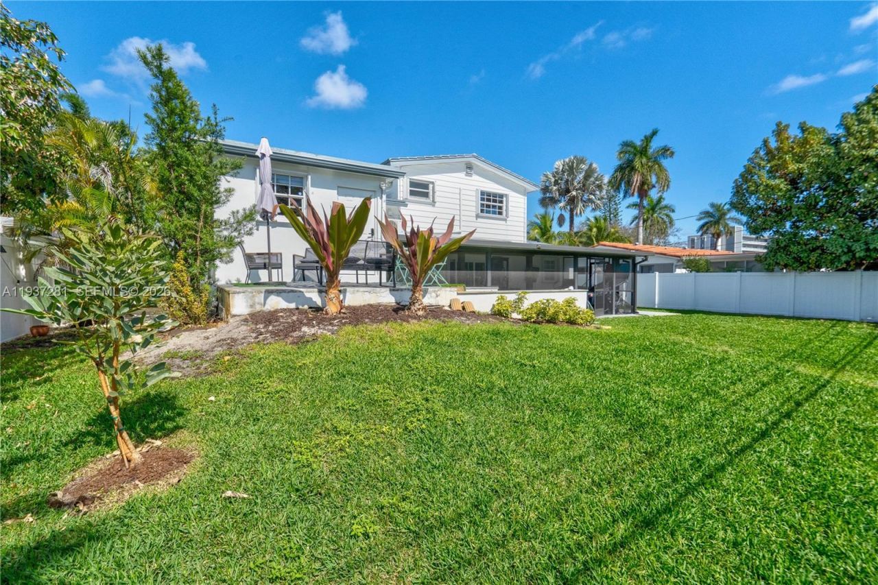 1016 NE 4th Ct, Hallandale Beach, FL 33009 Photo