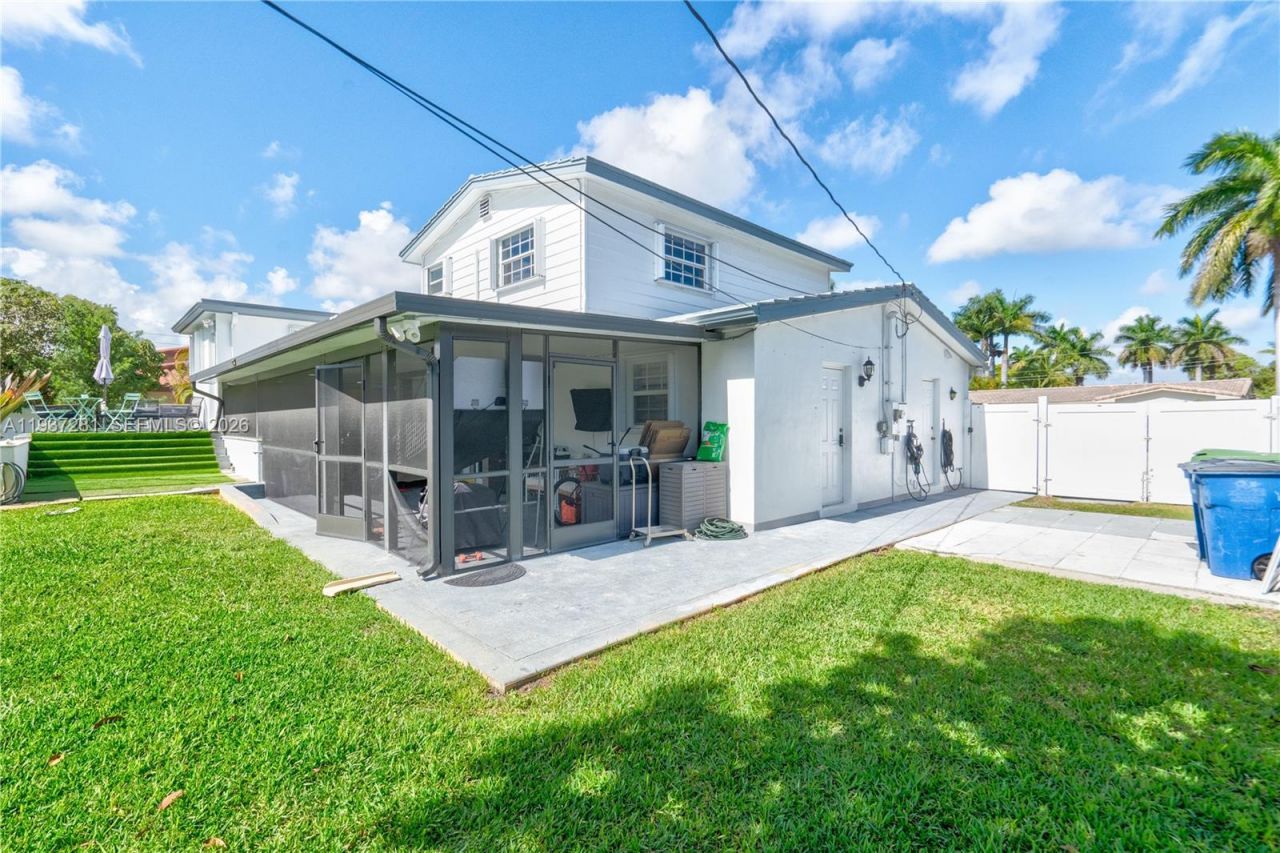 1016 NE 4th Ct, Hallandale Beach, FL 33009 Photo